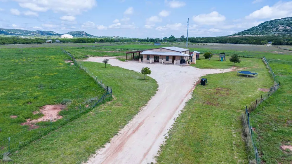 2574 County Road 162 Ovalo, TX 79541