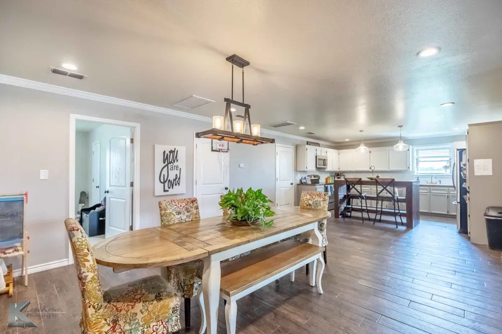 2574 County Road 162 Ovalo, TX 79541