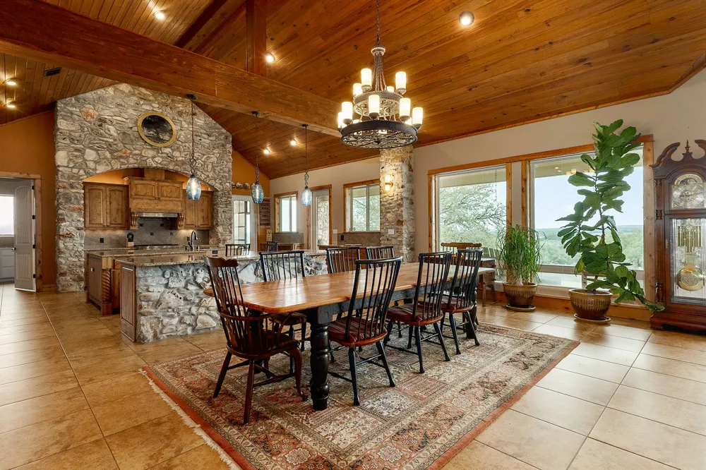 2810 Bridlewood Ranches Dr. San Marcos, TX 78666