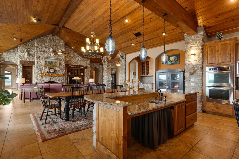 2810 Bridlewood Ranches Dr. San Marcos, TX 78666
