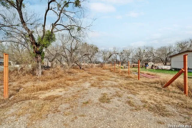 18962 Lagloria Rd Elmendorf, TX 78112