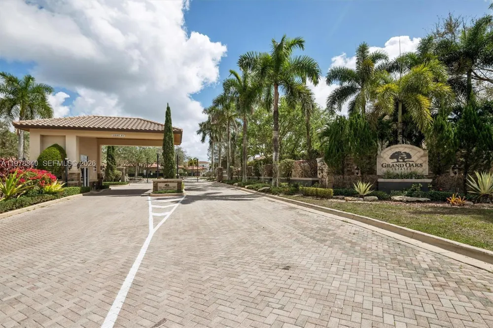 12922 Grand Oaks Dr Davie, FL 33330