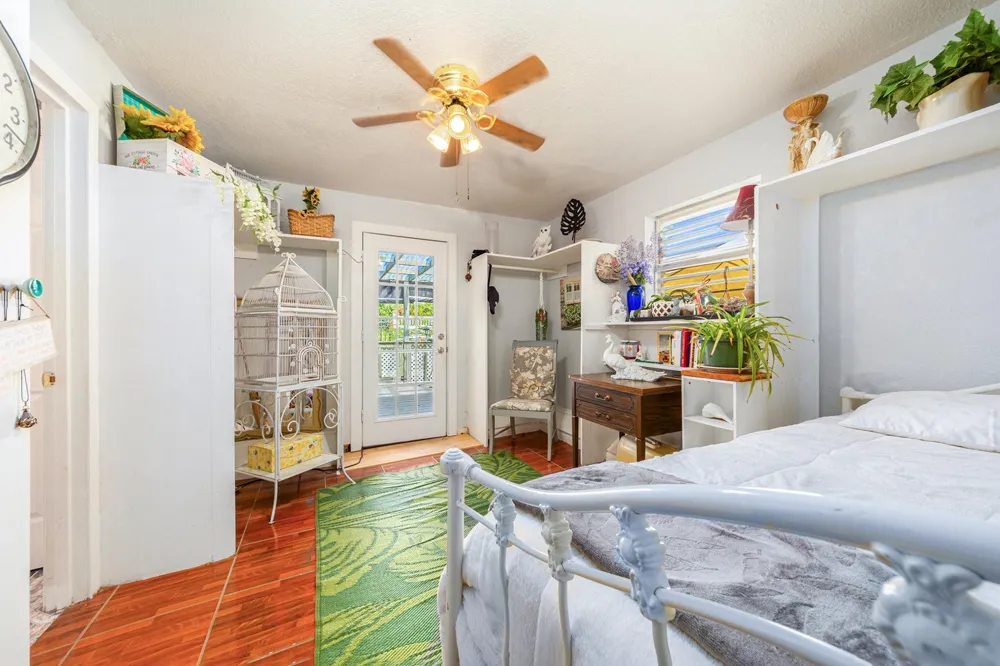 6503 Sharon Lane Hitchcock, TX 77563