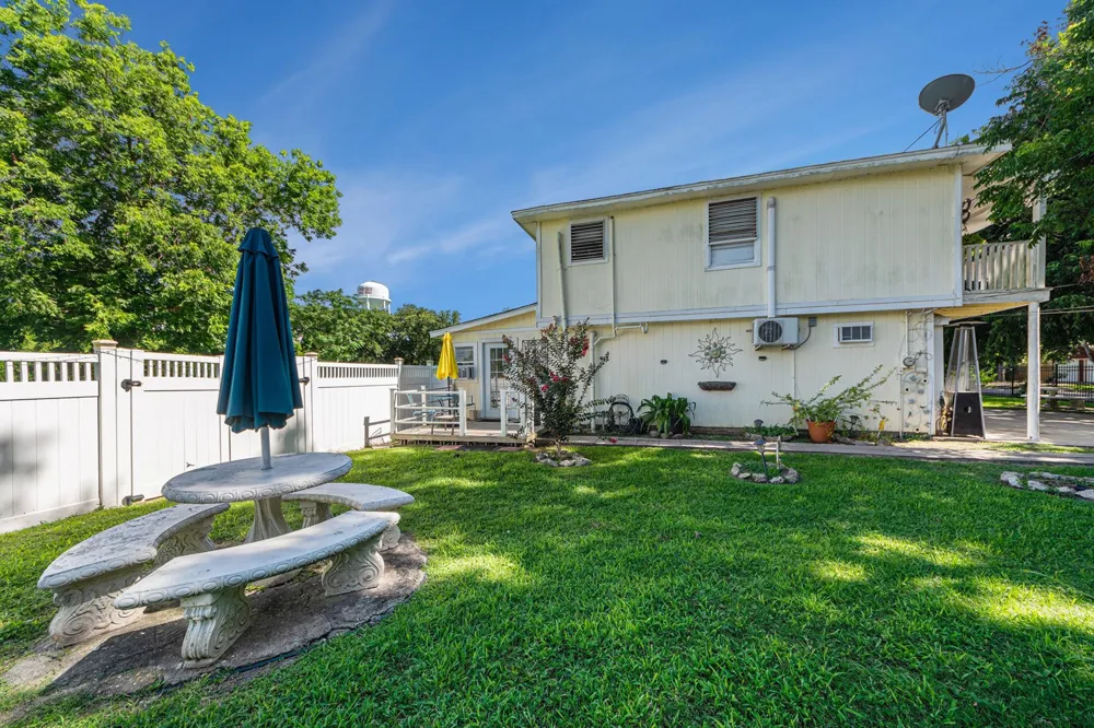 6503 Sharon Lane Hitchcock, TX 77563