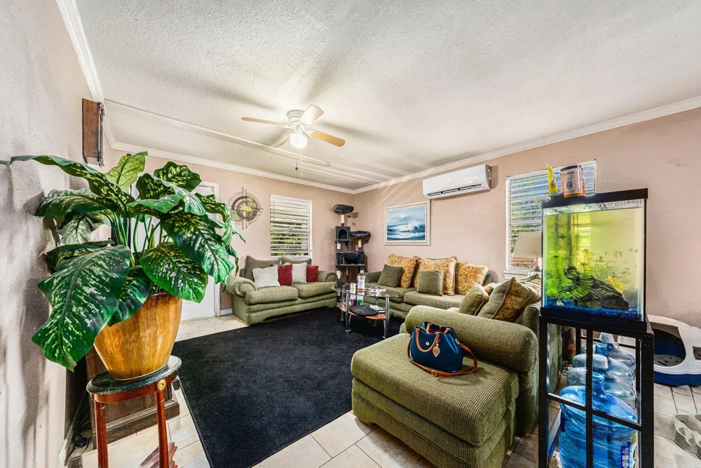 6503 Sharon Lane Hitchcock, TX 77563