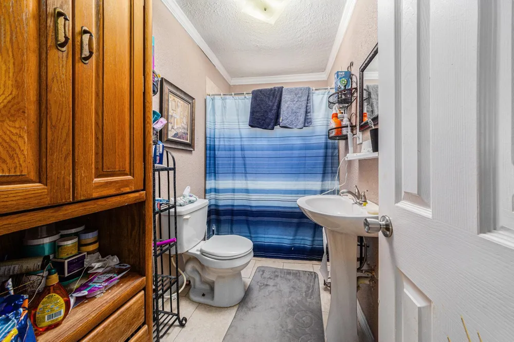6503 Sharon Lane Hitchcock, TX 77563