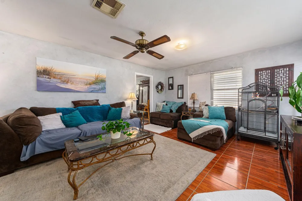 6503 Sharon Lane Hitchcock, TX 77563
