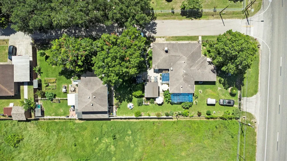 6503 Sharon Lane Hitchcock, TX 77563