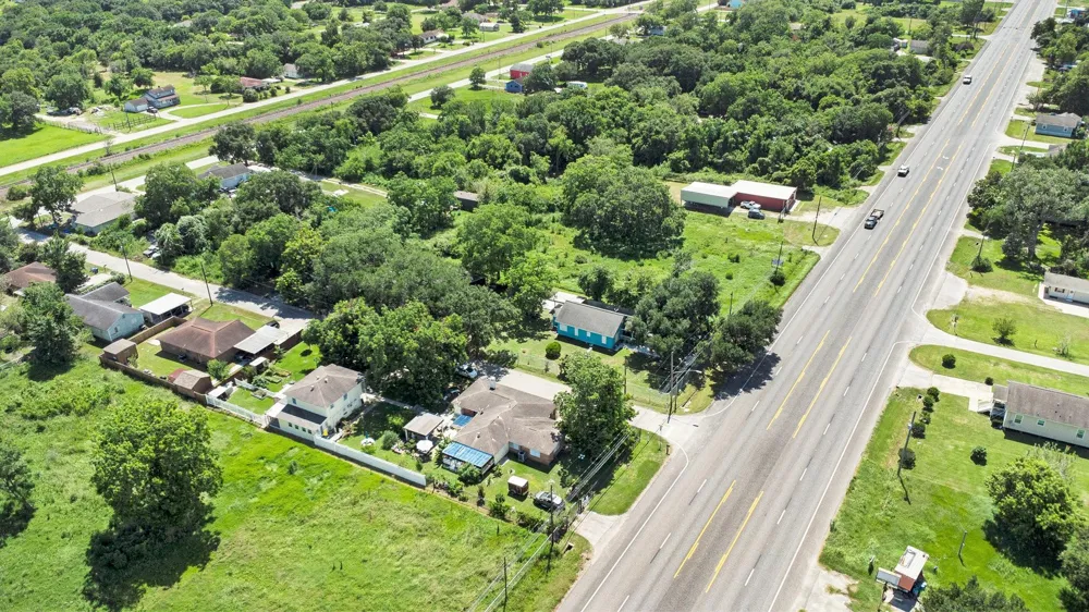 6503 Sharon Lane Hitchcock, TX 77563