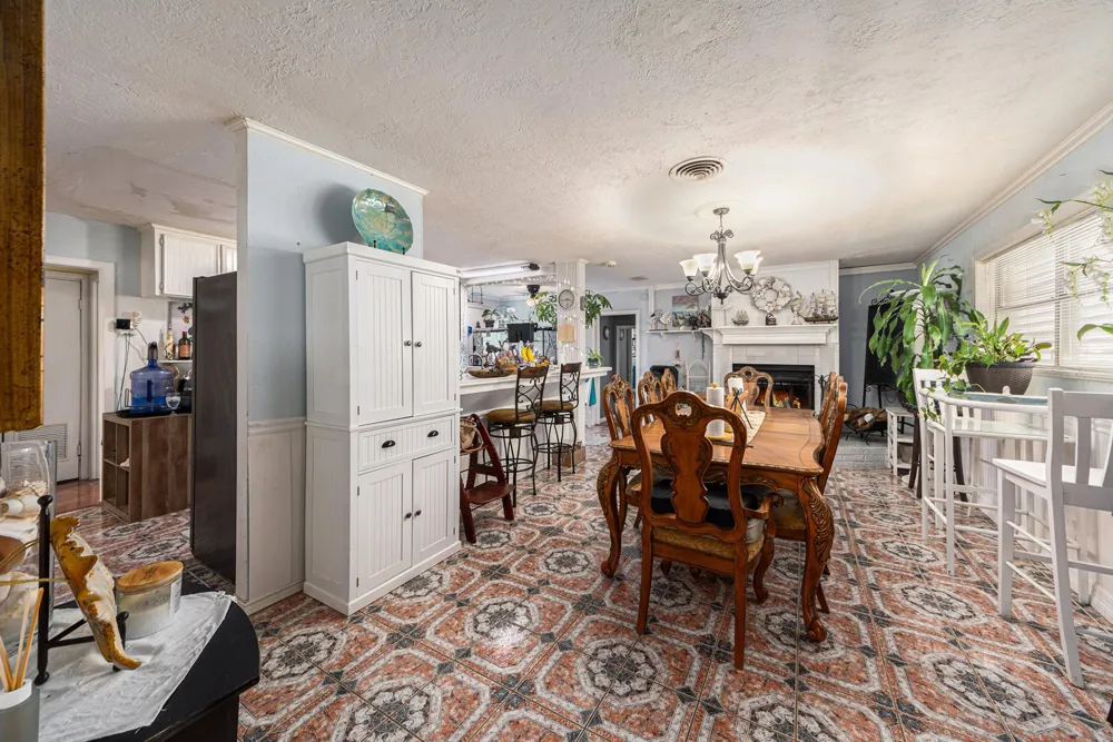 6503 Sharon Lane Hitchcock, TX 77563