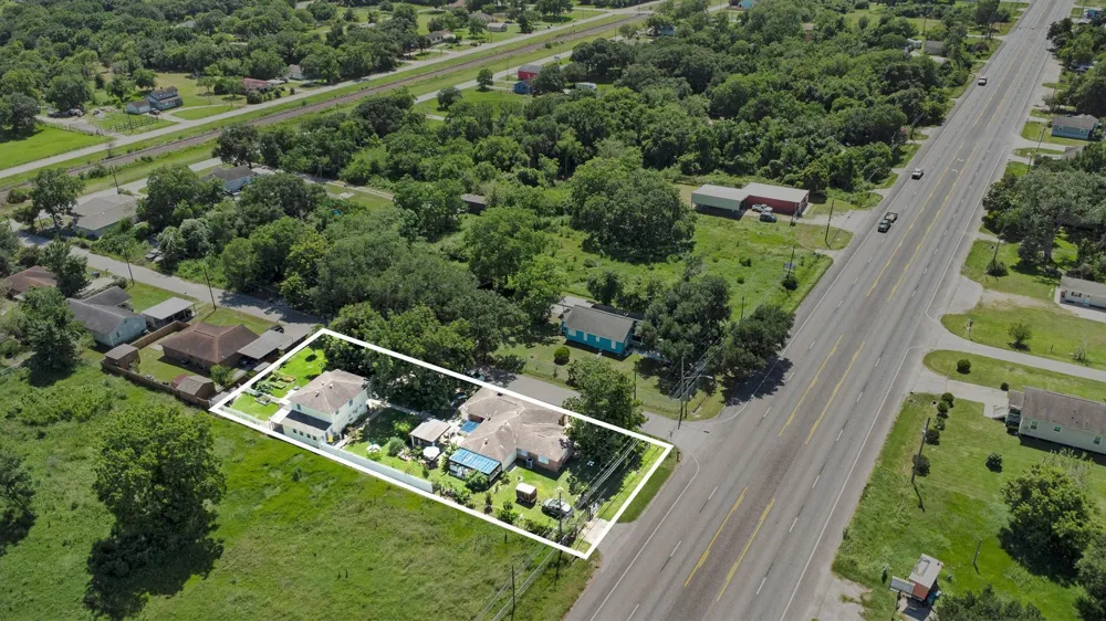 6503 Sharon Lane Hitchcock, TX 77563