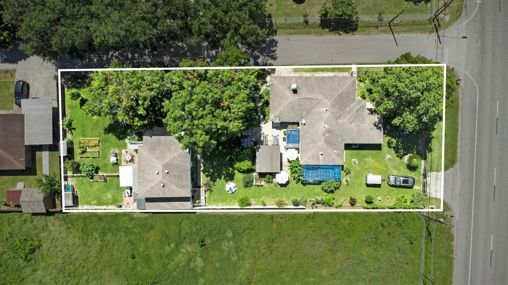 6503 Sharon Lane Hitchcock, TX 77563