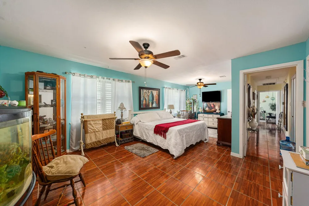 6503 Sharon Lane Hitchcock, TX 77563