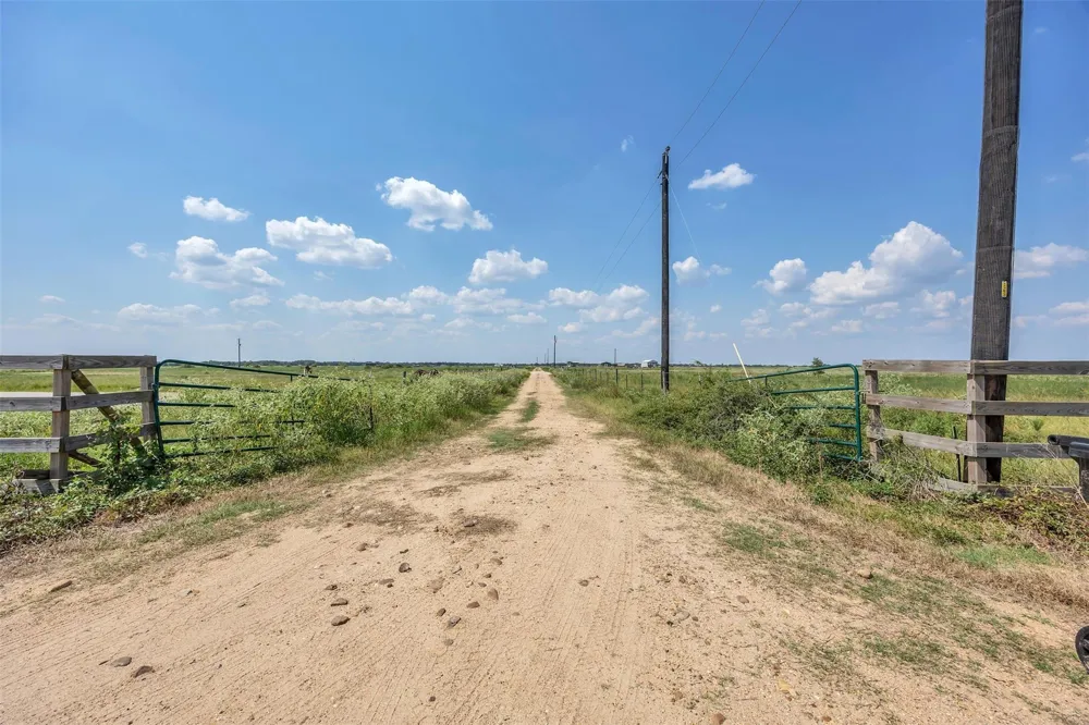 1257 County Road 141 Rock Island, TX 77470