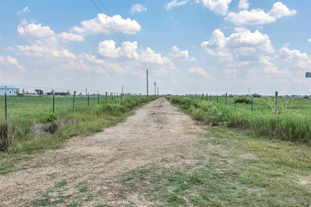 1257 County Road 141 Rock Island, TX 77470