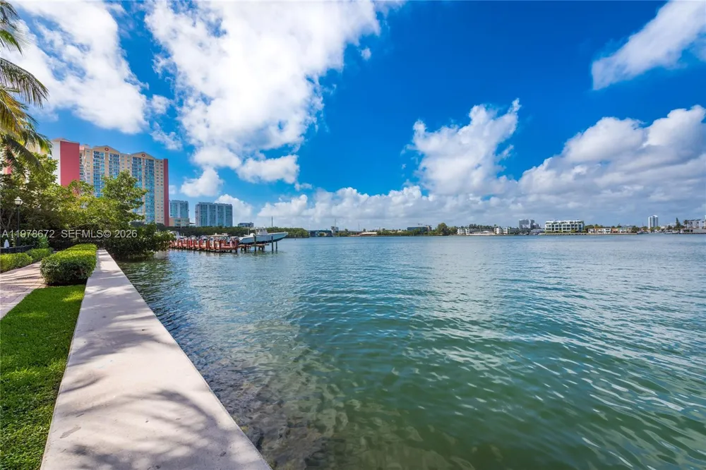 17100 Bay Rd #1414 Sunny Isles Beach, FL 33160