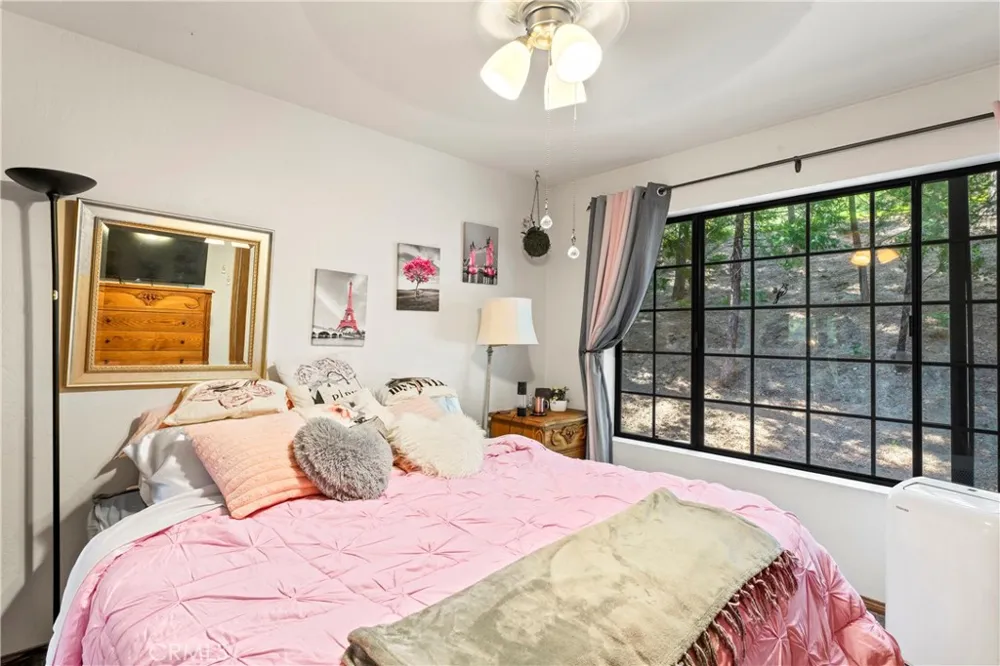 27528 Ashwood Lane Lake Arrowhead, CA 92352