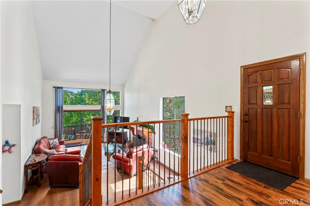 27528 Ashwood Lane Lake Arrowhead, CA 92352