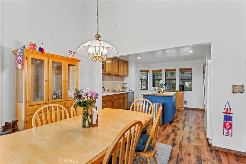 27528 Ashwood Lane Lake Arrowhead, CA 92352