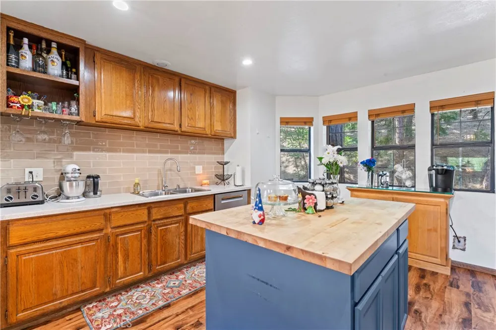 27528 Ashwood Lane Lake Arrowhead, CA 92352