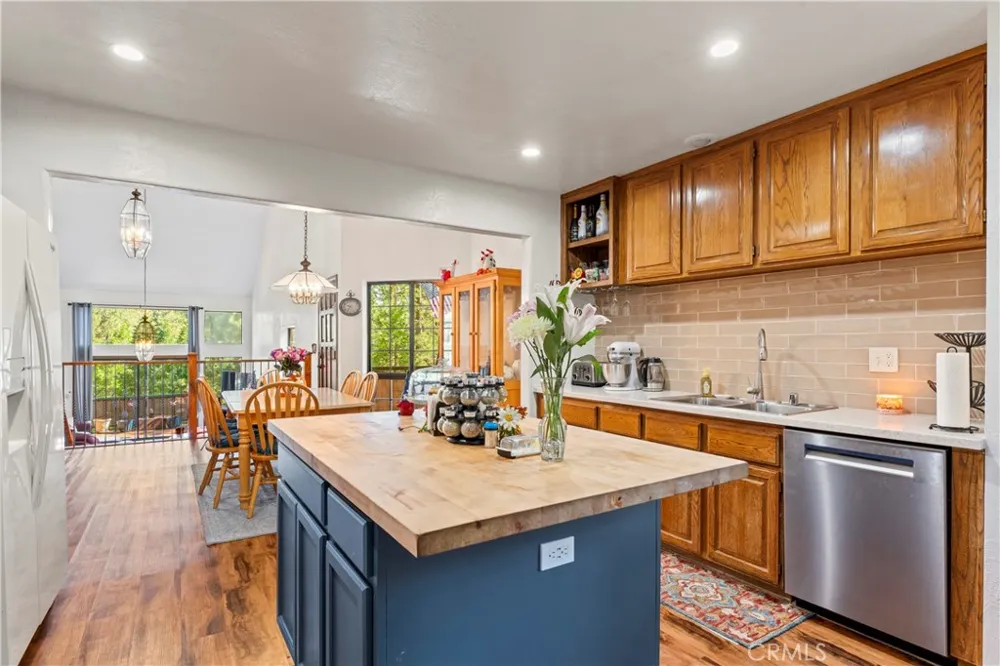 27528 Ashwood Lane Lake Arrowhead, CA 92352