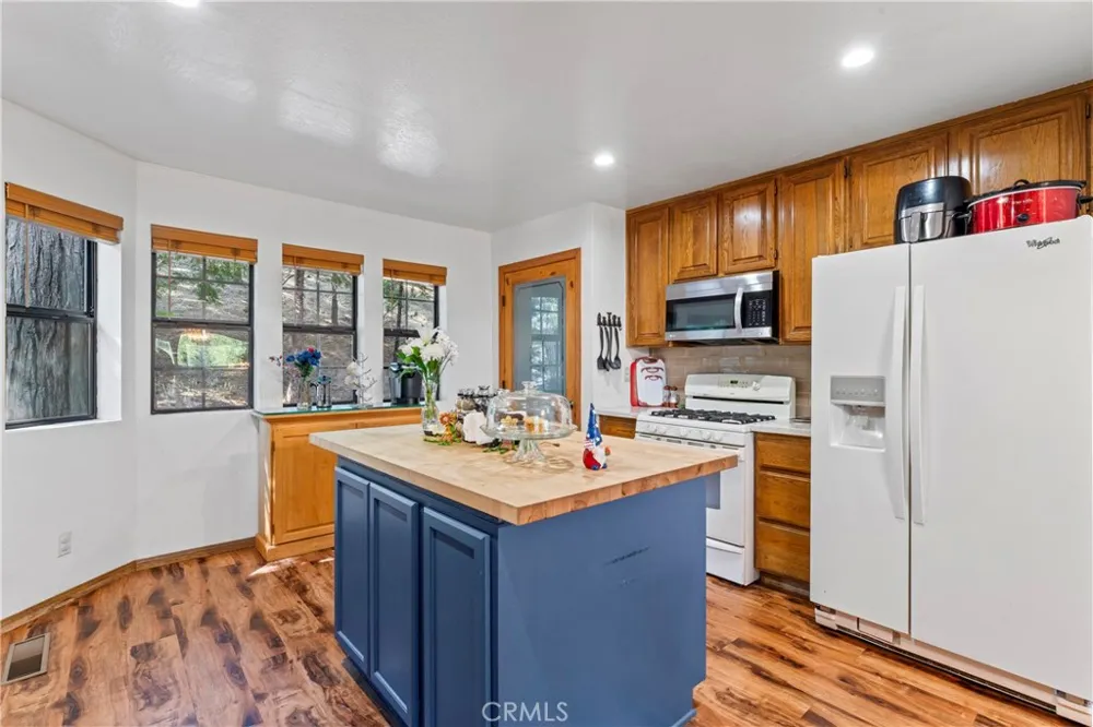 27528 Ashwood Lane Lake Arrowhead, CA 92352