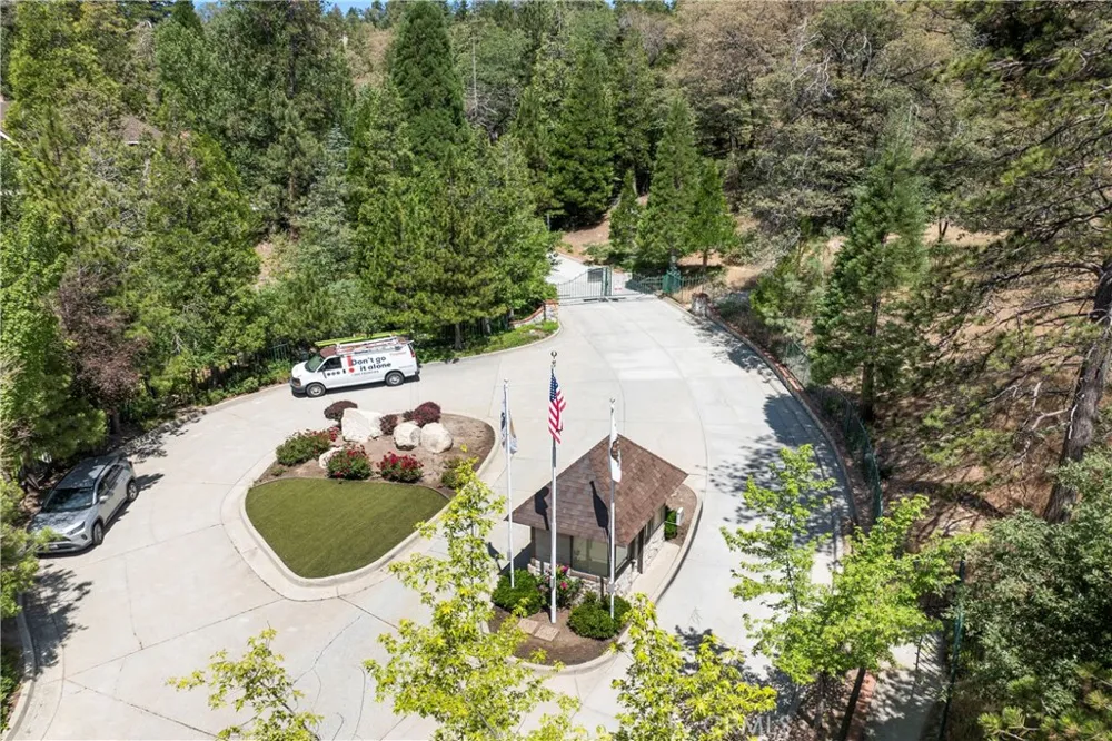 27528 Ashwood Lane Lake Arrowhead, CA 92352