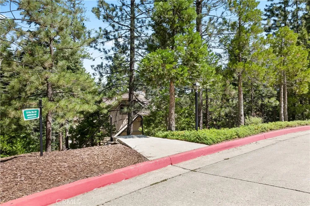 27528 Ashwood Lane Lake Arrowhead, CA 92352