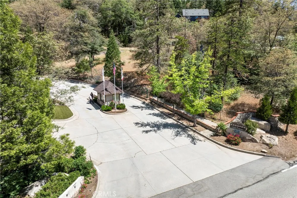 27528 Ashwood Lane Lake Arrowhead, CA 92352