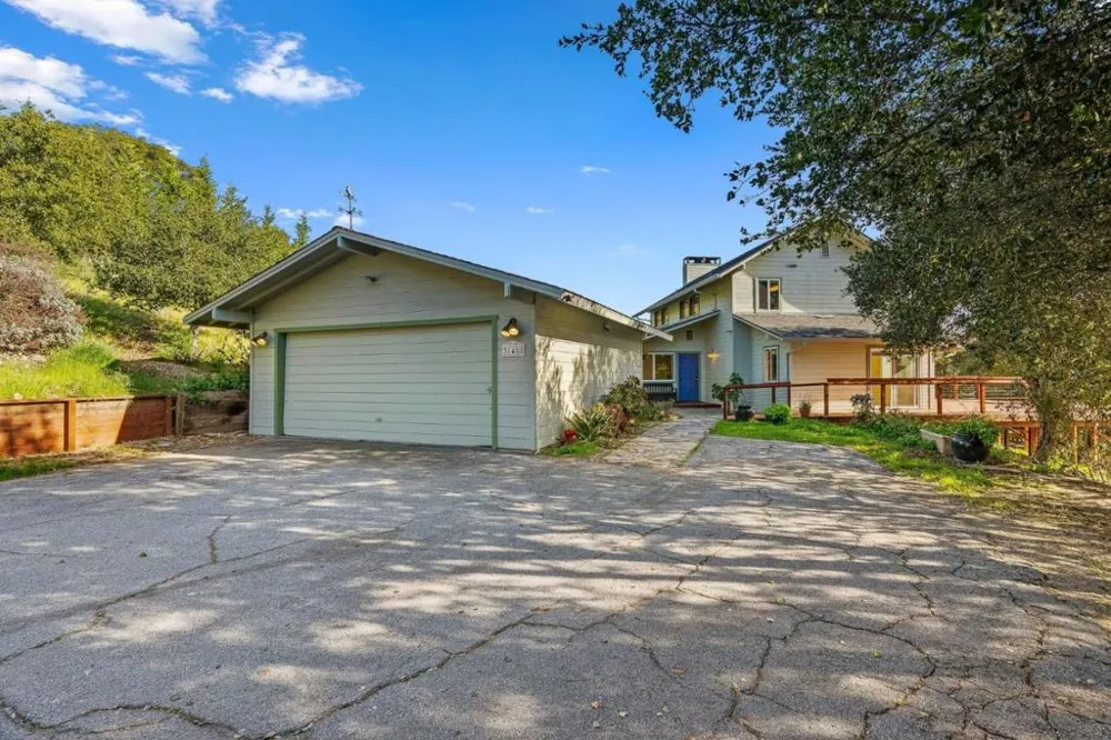 31485 Via Las Rosas Carmel Valley, CA 93924
