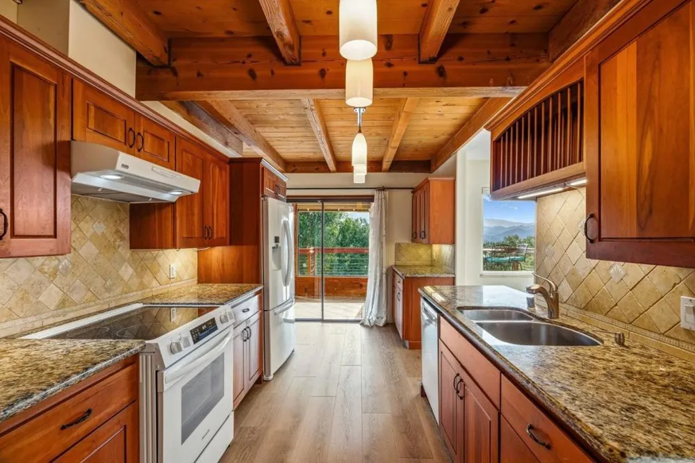 31485 Via Las Rosas Carmel Valley, CA 93924