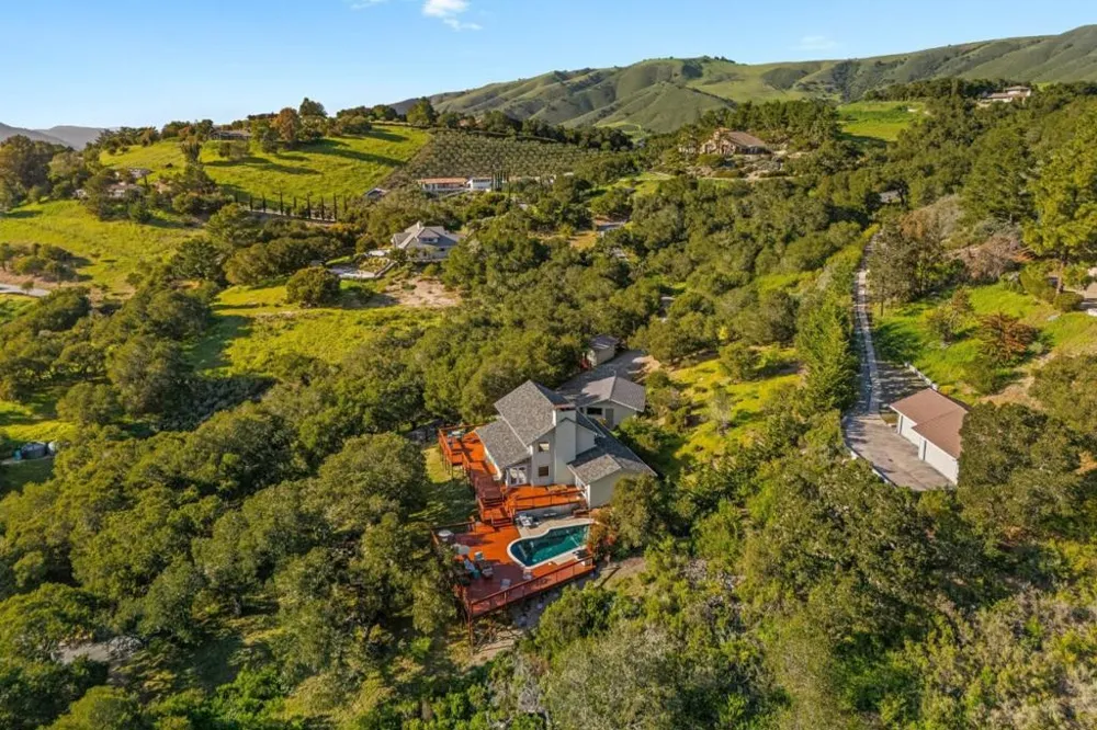 31485 Via Las Rosas Carmel Valley, CA 93924