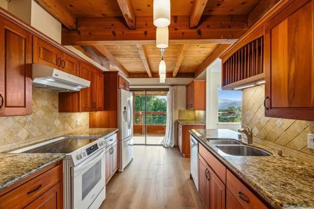 31485 Via Las Rosas Carmel Valley, CA 93924