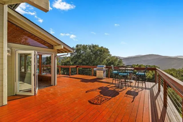 31485 Via Las Rosas Carmel Valley, CA 93924