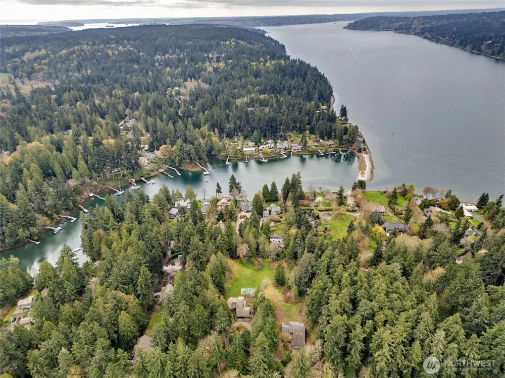 9190 Fox Cove Lane NE Bainbridge Island, WA 98110