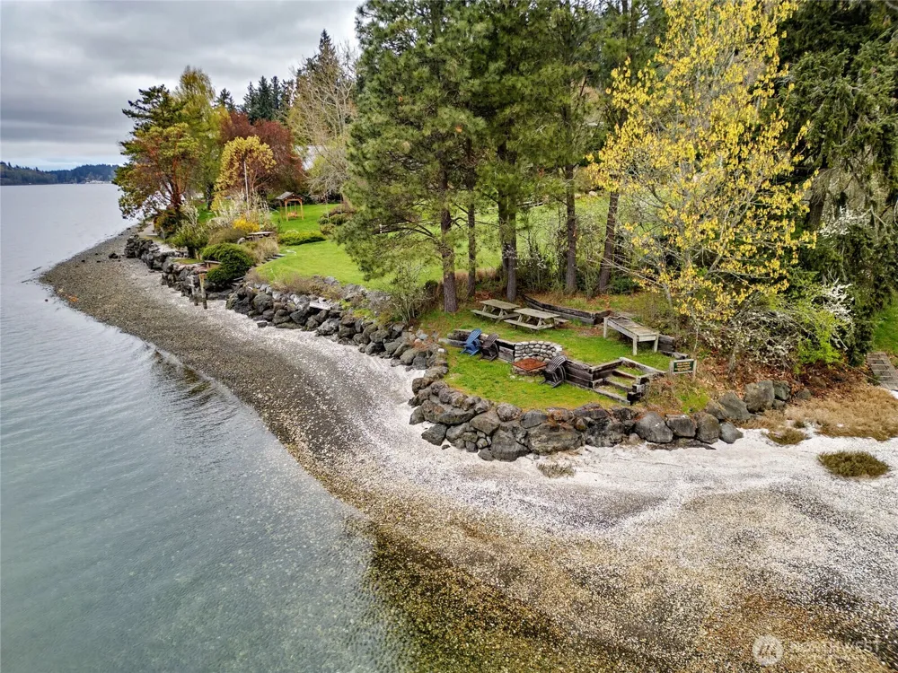 9190 Fox Cove Lane NE Bainbridge Island, WA 98110