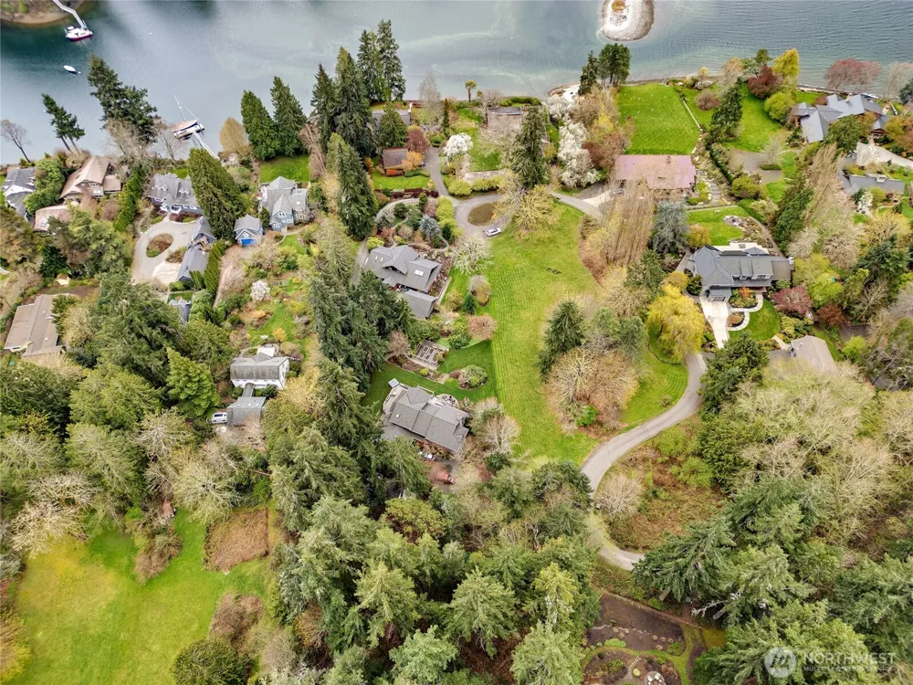 9190 Fox Cove Lane NE Bainbridge Island, WA 98110