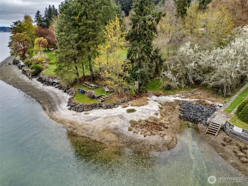 9190 Fox Cove Lane NE Bainbridge Island, WA 98110