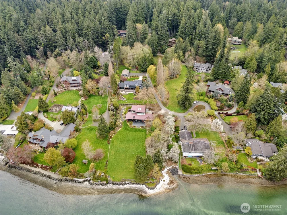 9190 Fox Cove Lane NE Bainbridge Island, WA 98110