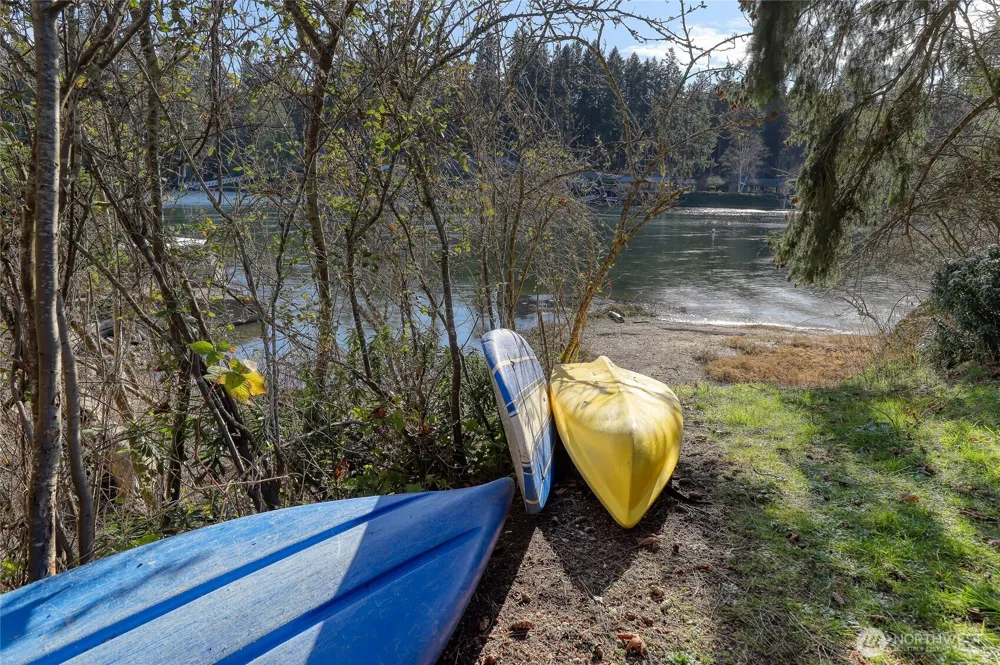 9190 Fox Cove Lane NE Bainbridge Island, WA 98110