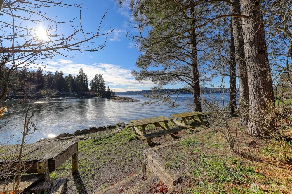 9190 Fox Cove Lane NE Bainbridge Island, WA 98110