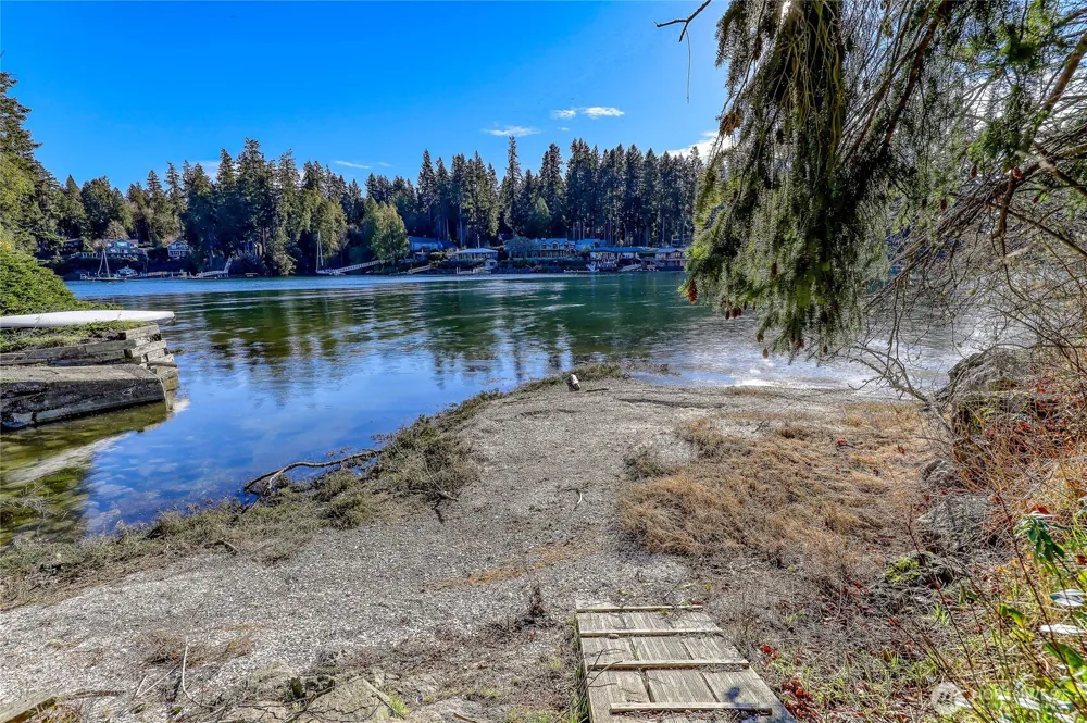 9190 Fox Cove Lane NE Bainbridge Island, WA 98110