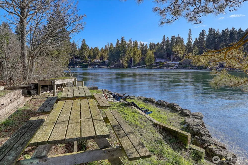 9190 Fox Cove Lane NE Bainbridge Island, WA 98110
