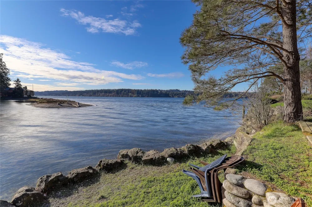 9190 Fox Cove Lane NE Bainbridge Island, WA 98110