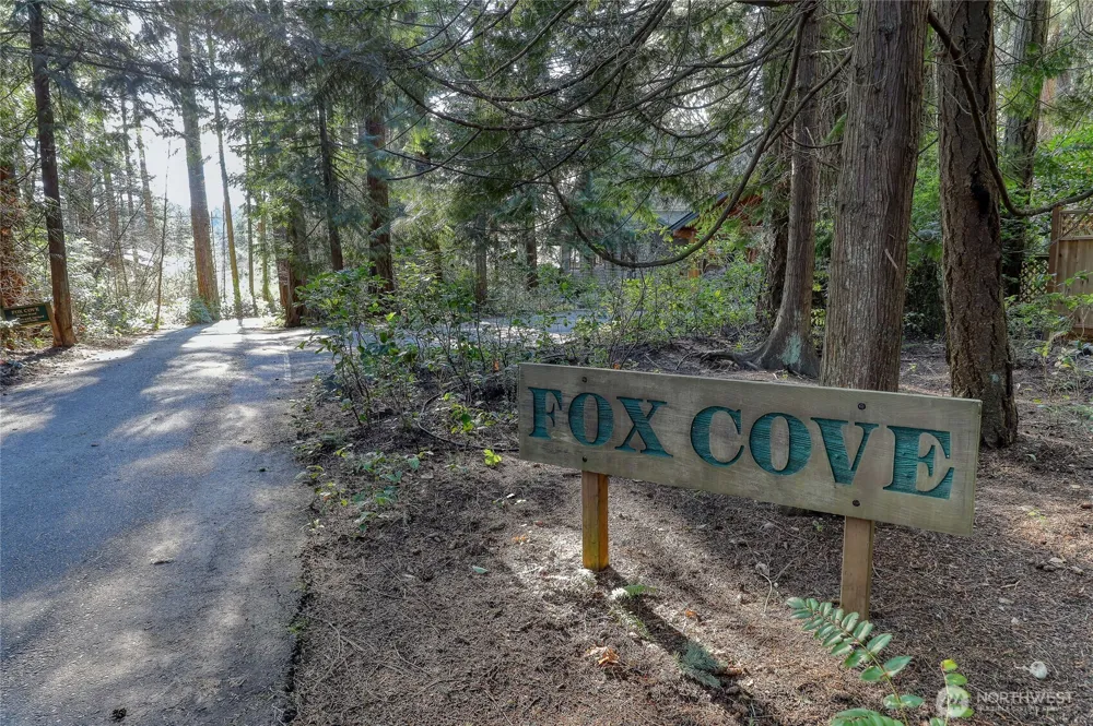 9190 Fox Cove Lane NE Bainbridge Island, WA 98110