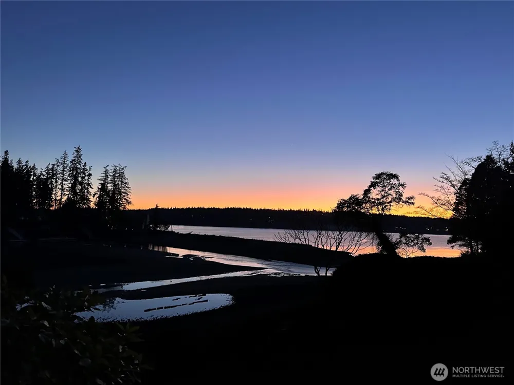 9190 Fox Cove Lane NE Bainbridge Island, WA 98110