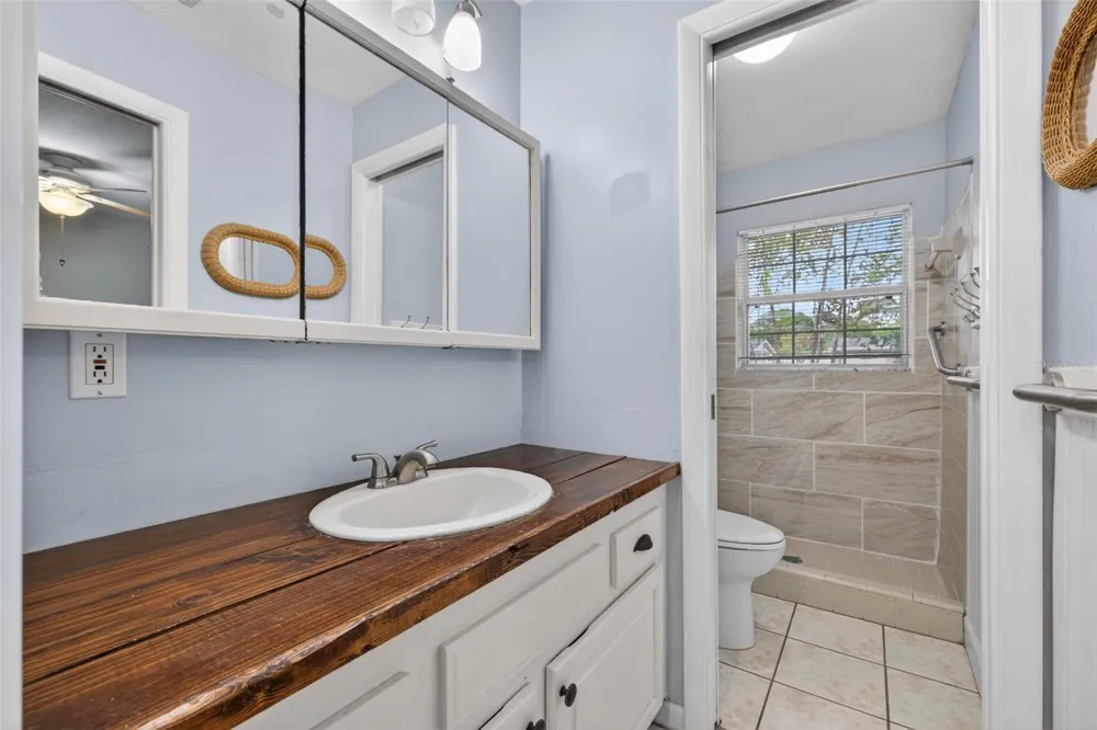 1414 85TH AVENUE St Petersburg, FL 33702