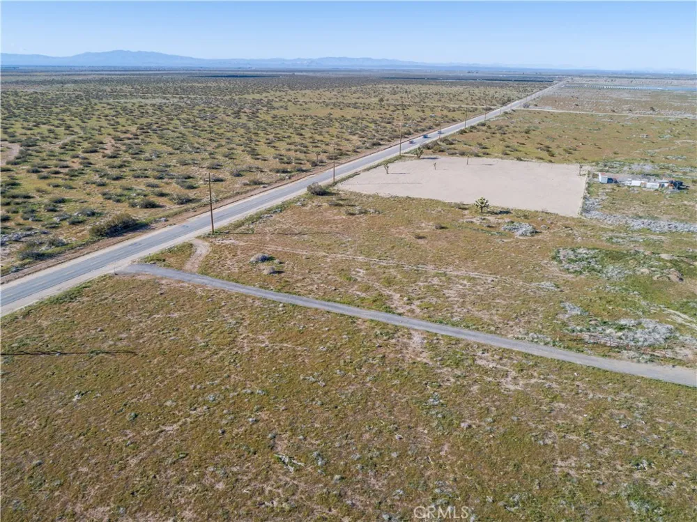 6 Sun Village, CA 93543