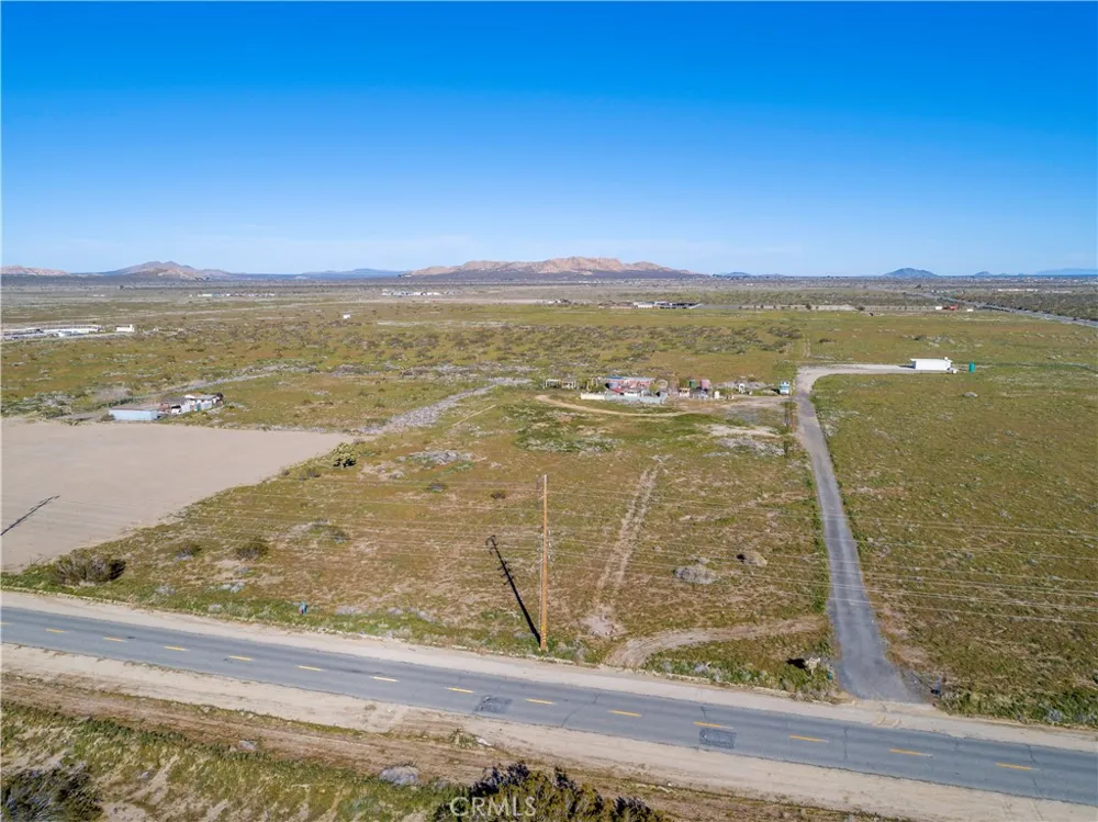 6 Sun Village, CA 93543