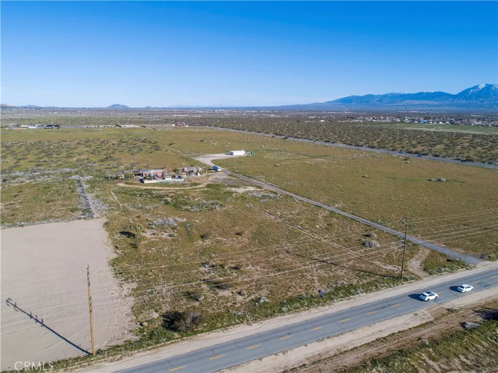 6 Sun Village, CA 93543